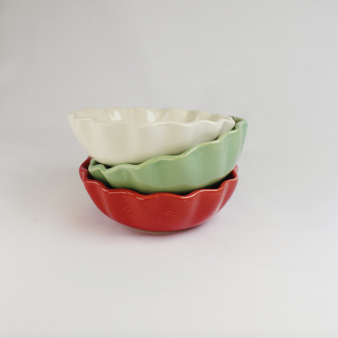 Stoneware Bowl with Scalloped Edges