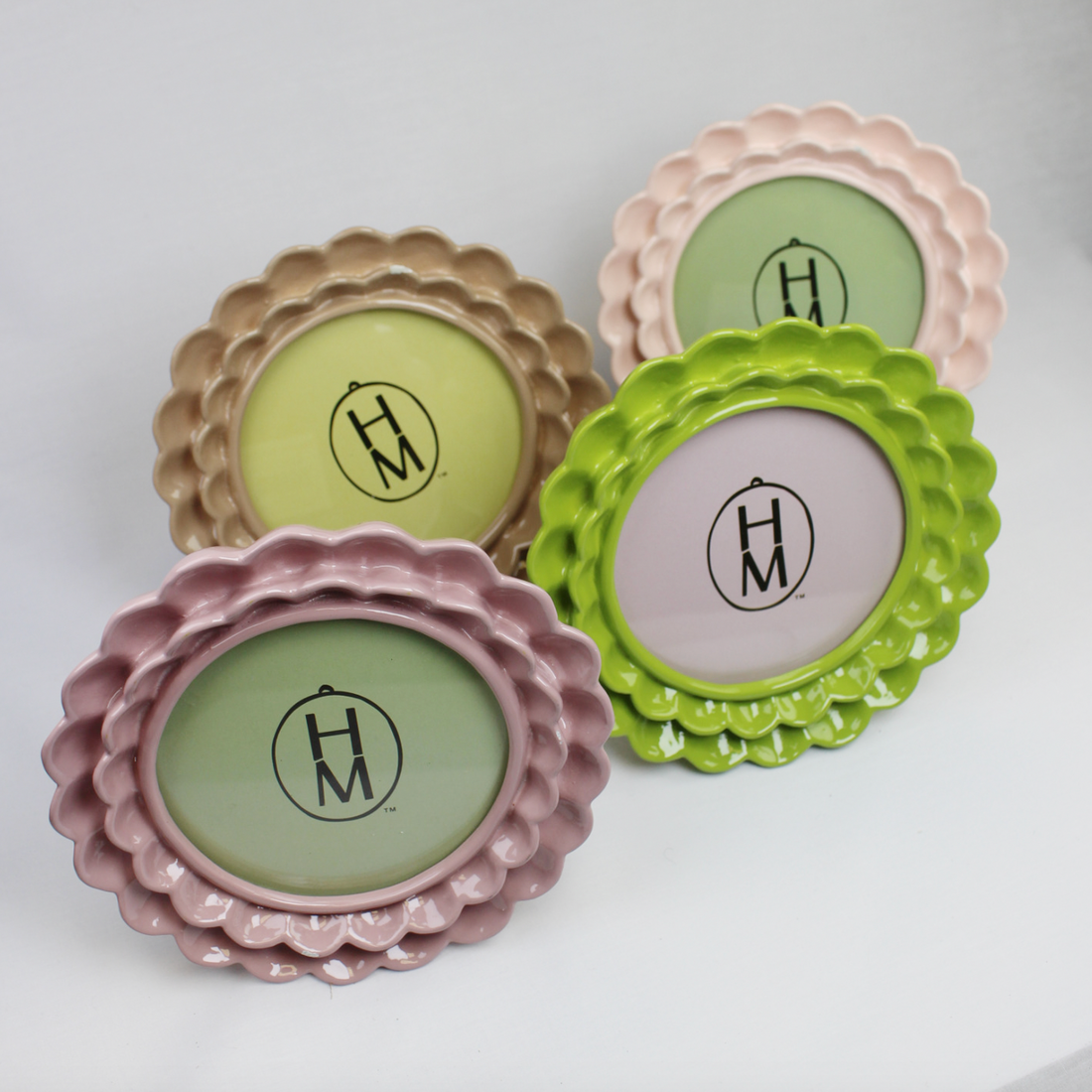 Round Ruffled Frames