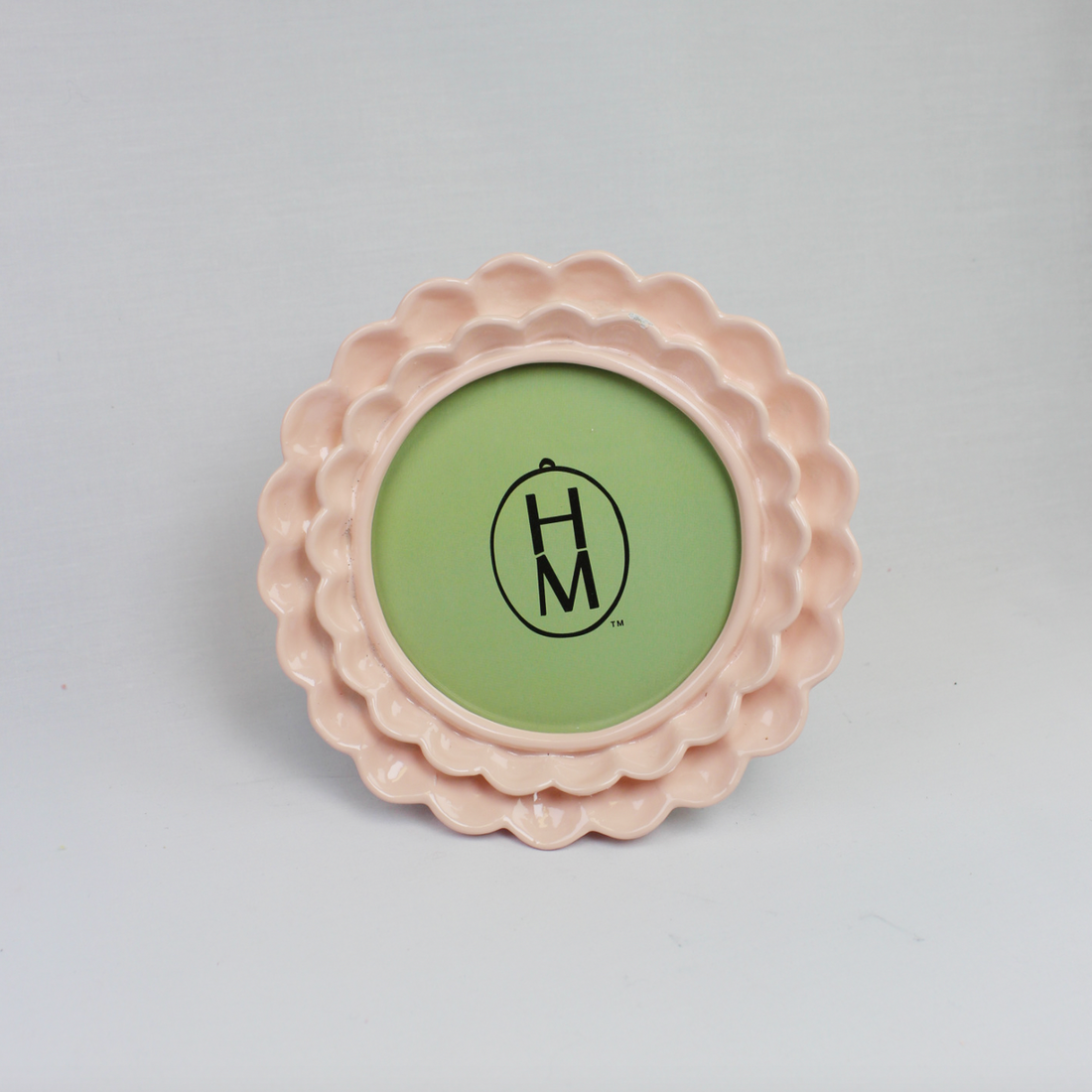 Round Ruffled Frames