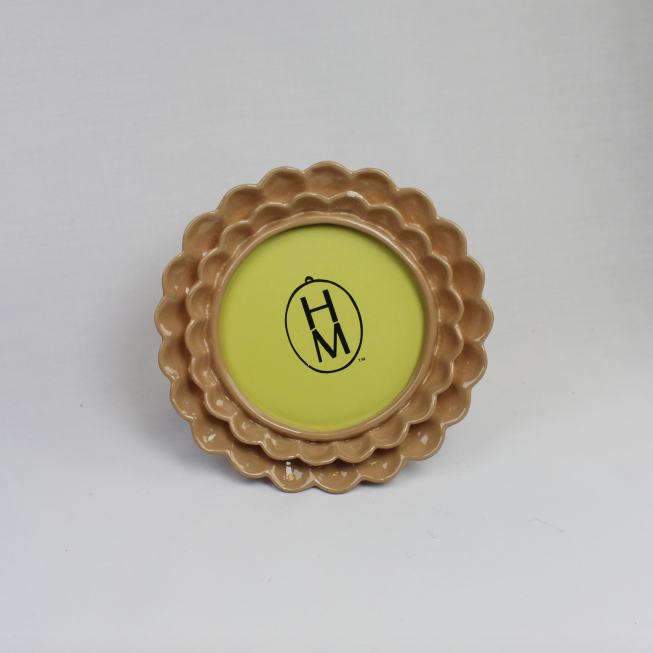 Round Ruffled Frames