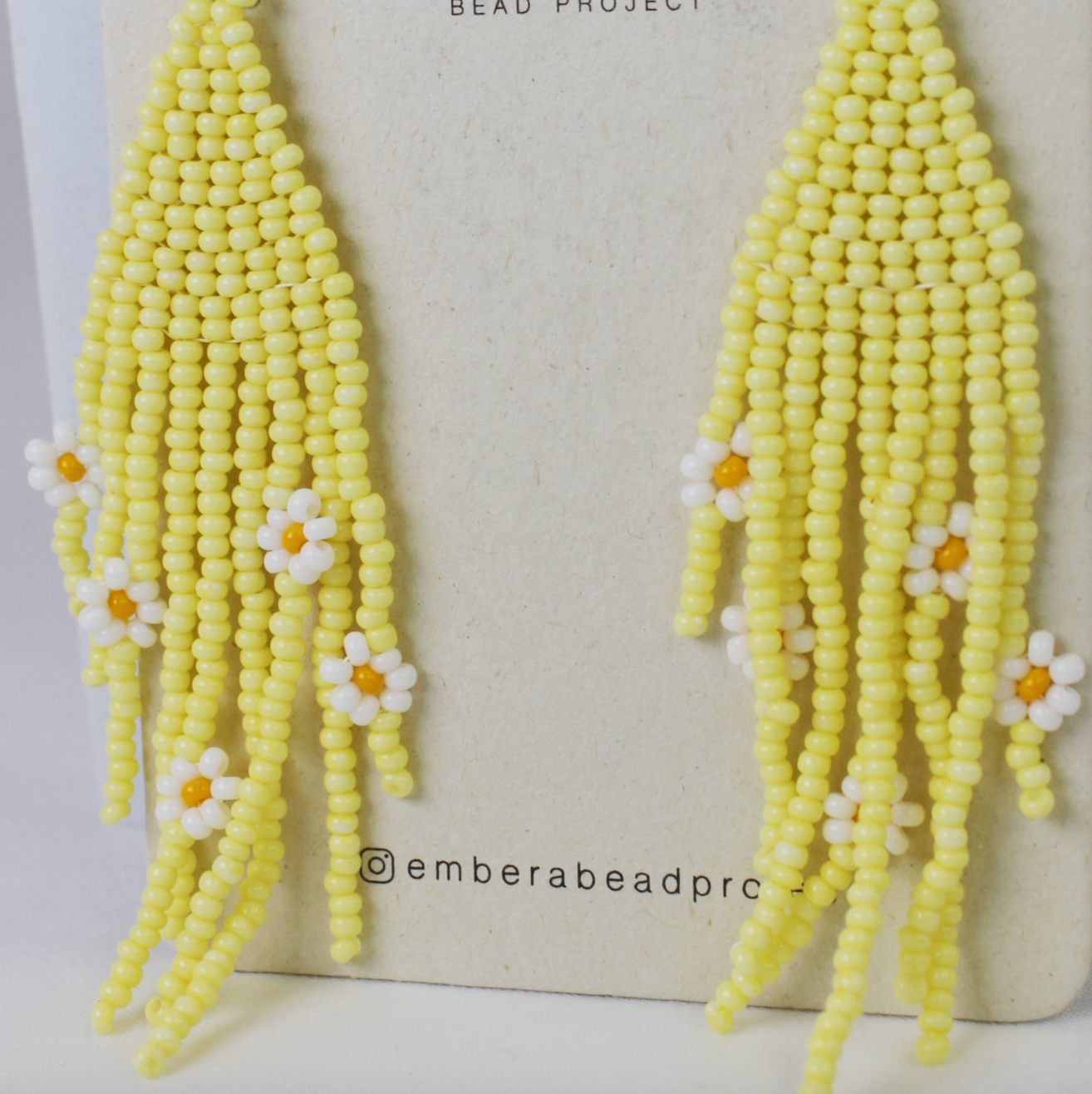 Yellow Dangle Beaded Earrings with Daisies